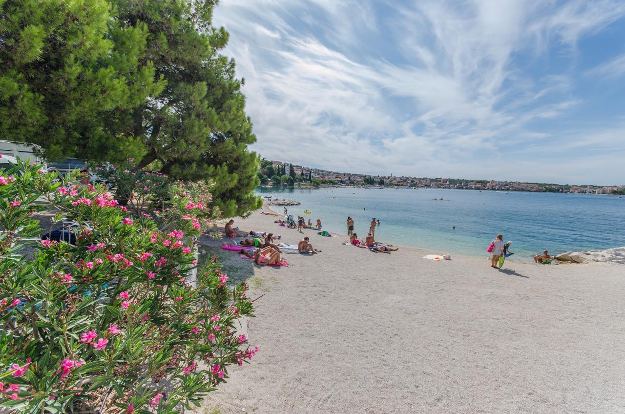 Kamp Rozac Hotel Trogir Exterior photo